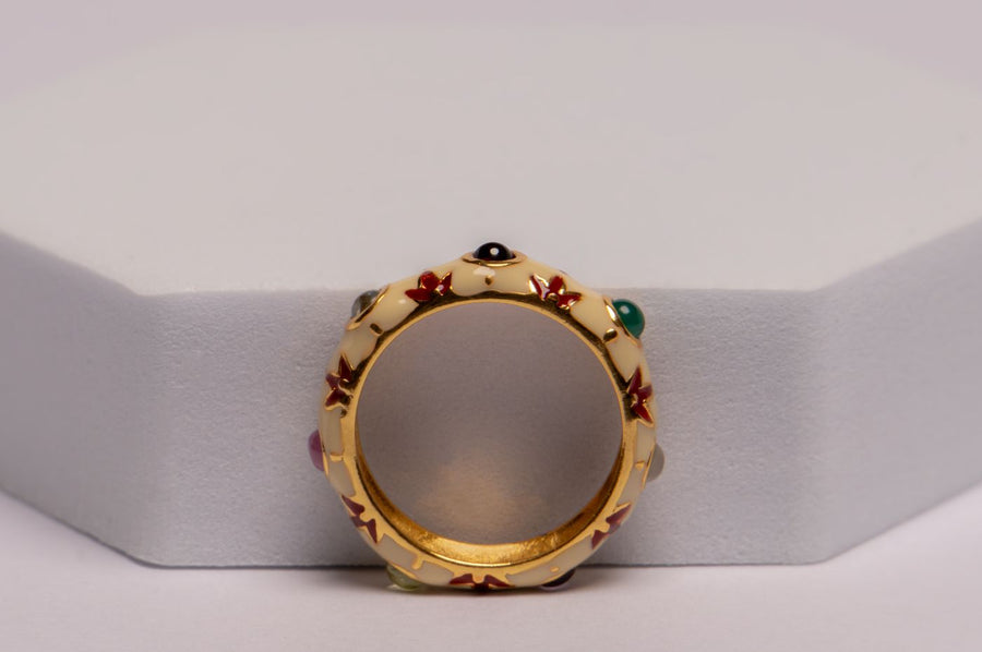 Luxurious Gold and Enamel Ring